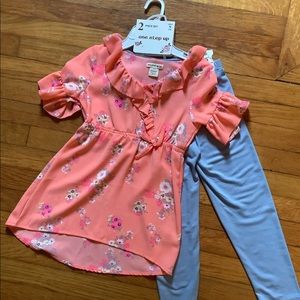 Girls pants set, peach colored ruffled floral shirt, blue leggings, sz S 7/8